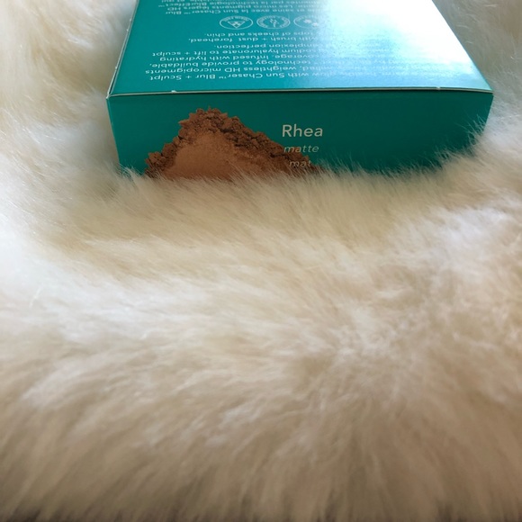 Thrive bronzing powder. New in original box. - Picture 2 of 5